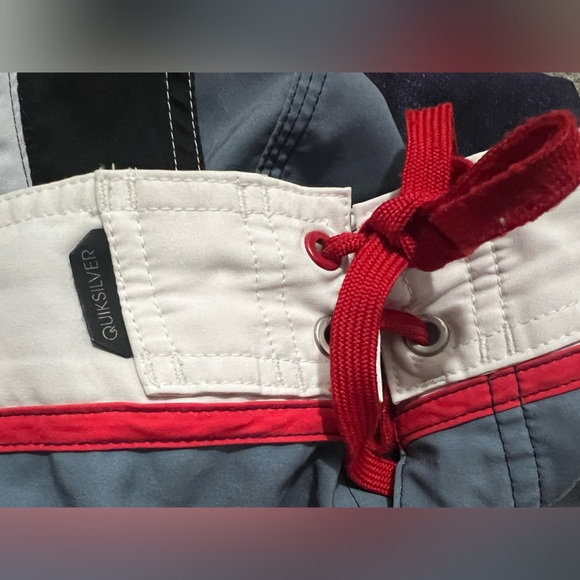 Quiksilver Everyday Blocked Men's Red and Blue Board Shorts - Picture 9 of 9
